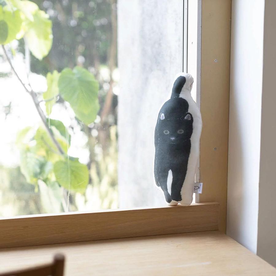 Orne de Feuilles｜オルネコ ado ネコクッション walking black cat