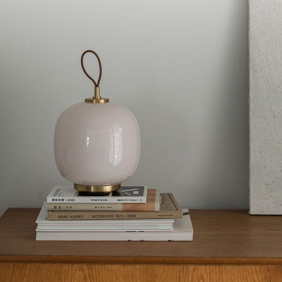 Louis Poulsen | VL45 RADIOHUS ポータブルランプ PALE ROSE