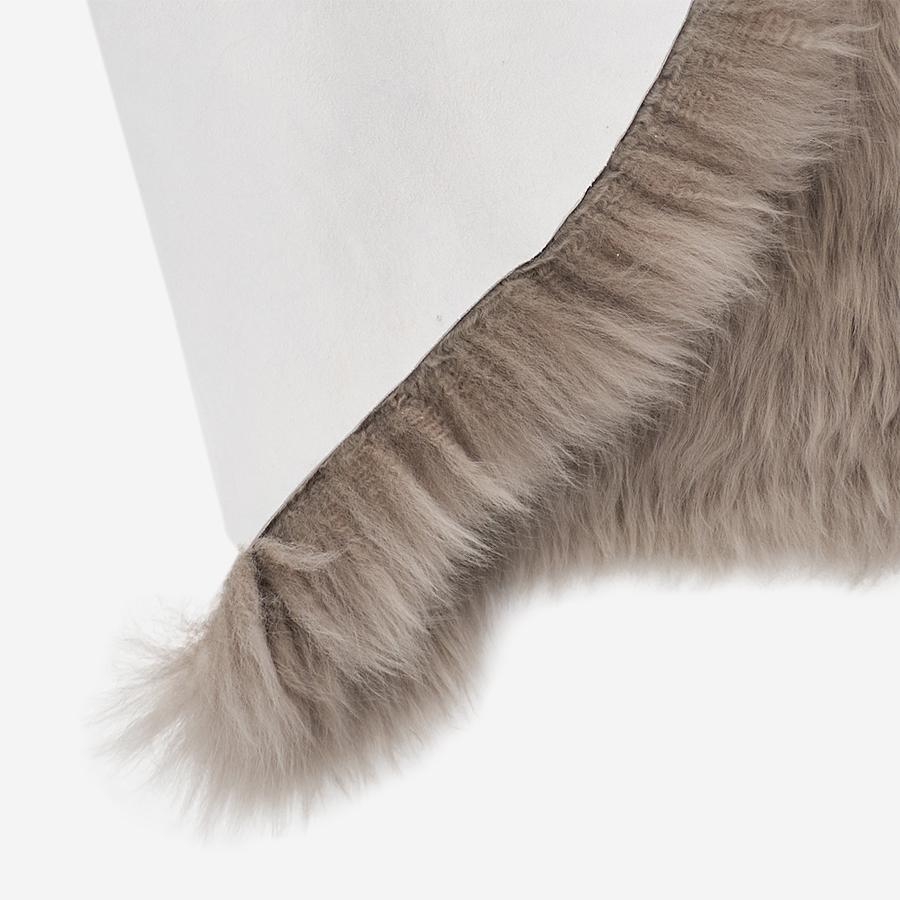 Skinnwille | GENTLY シープスキン ラグ 60 x 100cm Taupe｜【公式