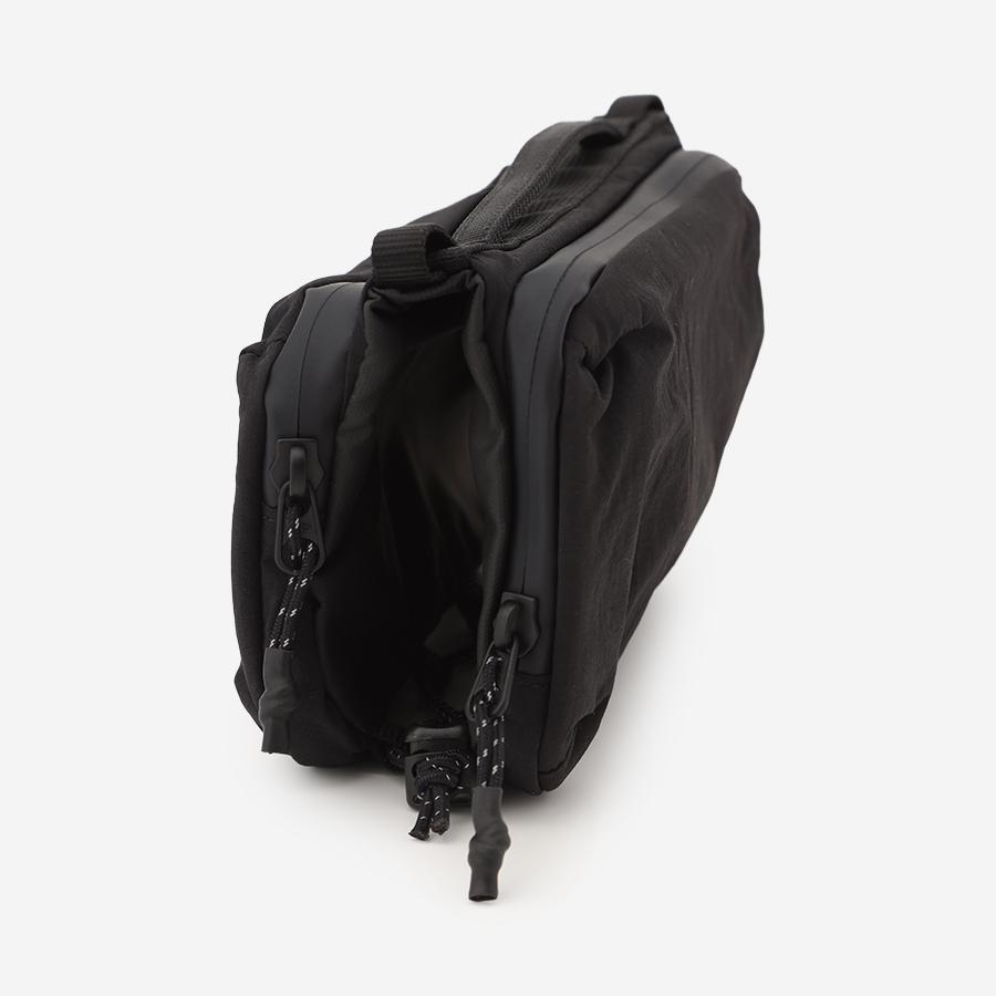 Topologie | ボトルサコッシュ(バッグ単体) Medium Black(Papery