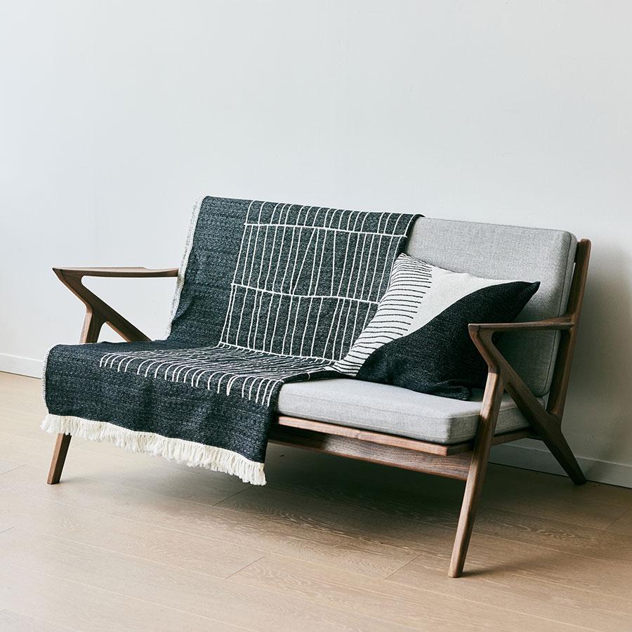 ジャガード織り ブランケット 130 x 180cm ブラック｜【公式】ACTUS