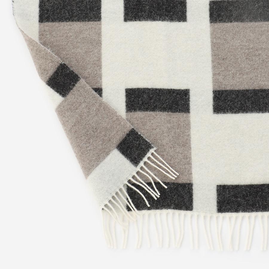PUNOS ウールブランケット 130x180cm+fringes PUNOS wool blanket 130x180cm+fringes – LAPUAN KANKURIT（ラプ